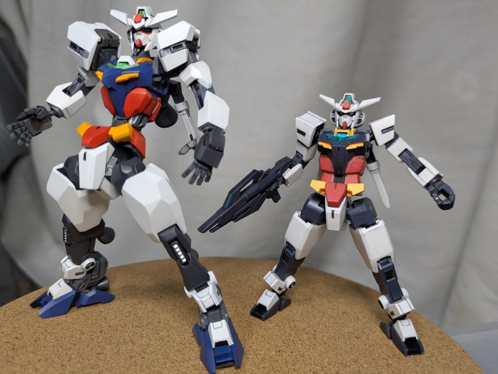 通常のコアガンダムとの比較「劇中イメージ」のコアガンダム と 「プラモデル」のコアガンダム「スリムでモデル体型」と「寸胴」「中高生」と「小学生」「オープニング」のコアガンダムと「アニメ本編」のコアガンダム劇的ビフォーアフター