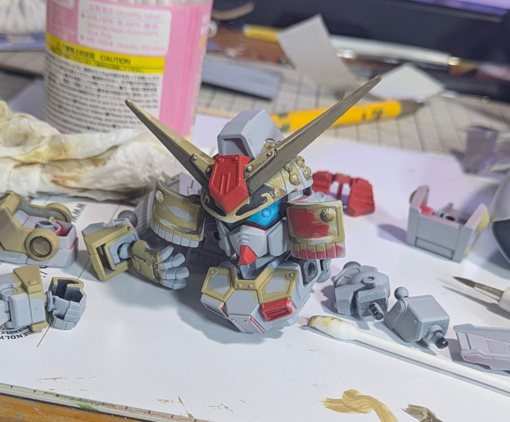 メッキは落としました。　鎧は塗り分けが多くて大変だけど面白いです。