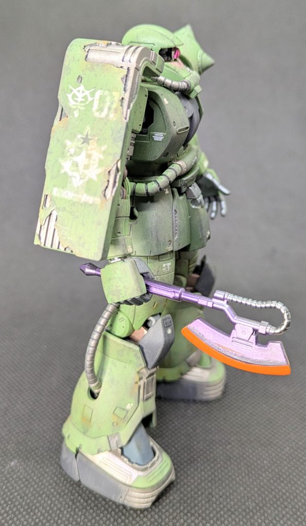 サイドショット右✨️ 唯一の武装、ヒートホークは 設定どおりにパープル寄り で塗装しました😊