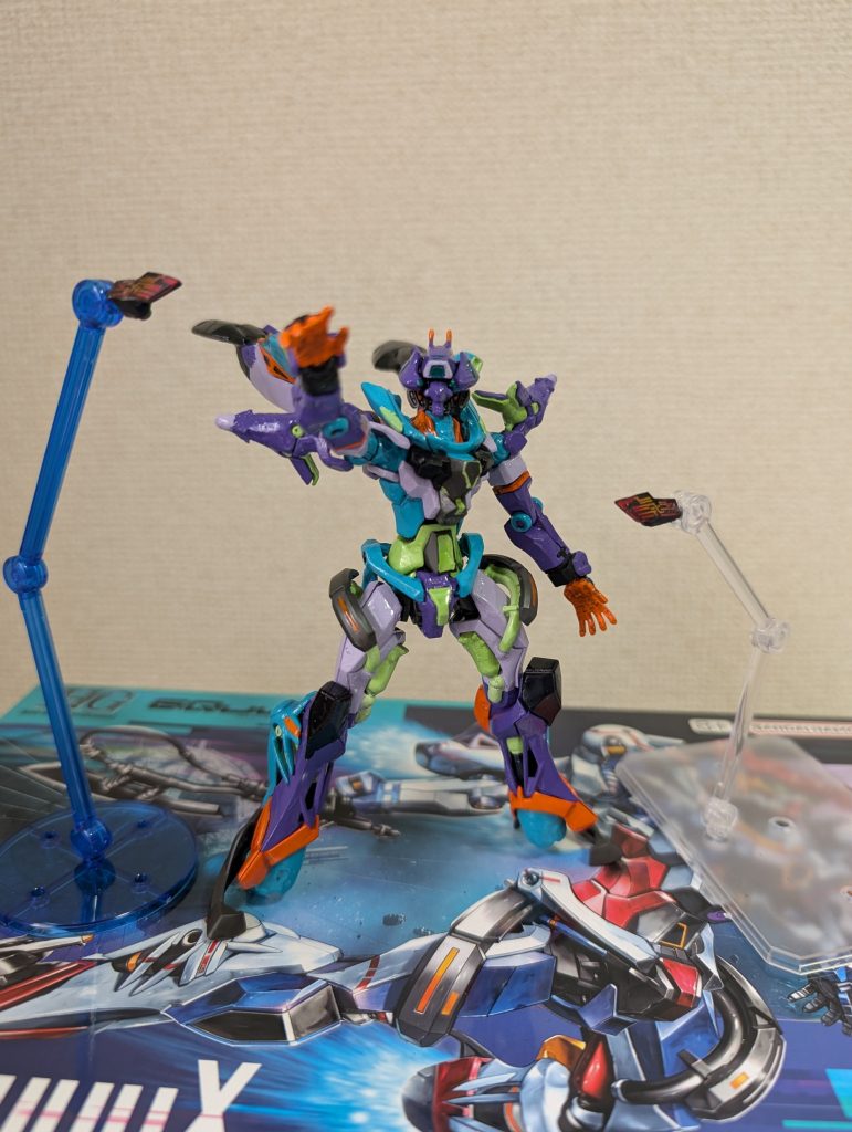 エアリアルのシェルユニットを加工・ポリパーツを移植して、スタンドで浮遊出来るようにしてます。ちなみに、シェルユニットの「インモールド成形」を活かしたくて、あえて表面は無塗装にしました。