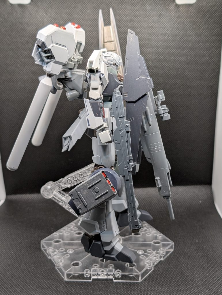 バックパックにプロペラントタンクを追加してシナンジュっぽさを残しています射程や威力がビームライフル以上ビームバズーカ未満というイメージで、ビームライフルの銃口を四角に変更してます