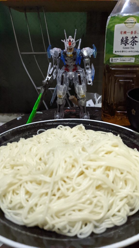 素麺の近く置いたら美味しそうかな〜…っておもったけど……器と盛り方って、大事ですね(gundam-kao5)