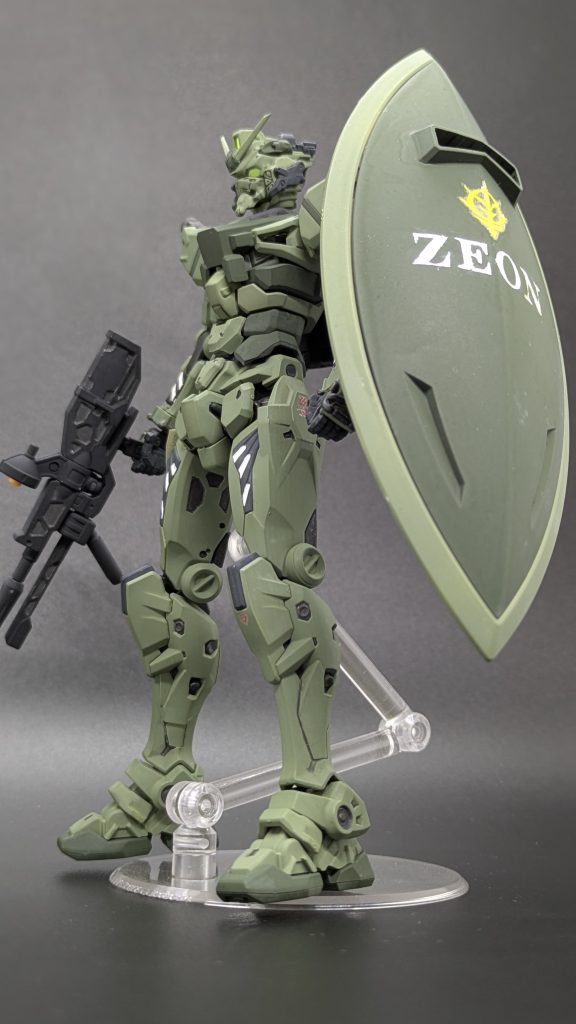 シールドはHGUCゲルググ（本物）のものを使用してます。