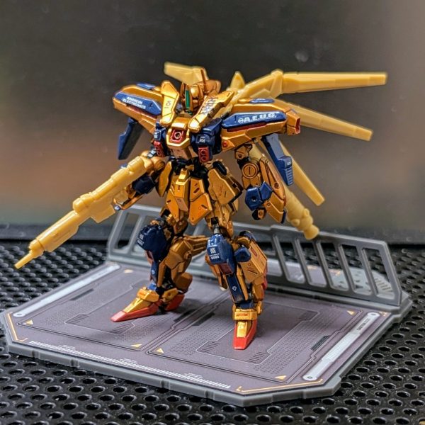 フルアーマー百式改制作中から1弾再販したらもしかしたら出来るんじゃないかと思っていたこのミキシングプラン😎✨Hi-ν側のバックパックのダボを削ったら装着できました👍ファンネルの角度は好みで変えてます💡フリーダムみたいになっちゃったけど、結構イケてるかも🤔？（1枚目）