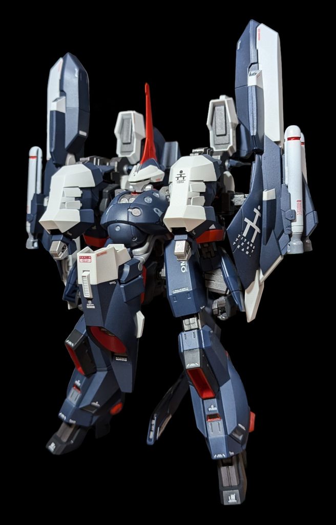 好きな機体のひとつ実は結構前に完成していて上げる為の撮影をしている時に気になる箇所が多くて我慢出来なくなり、バラして全塗装をやり直しましたまた、色は少し暗めに調色しています