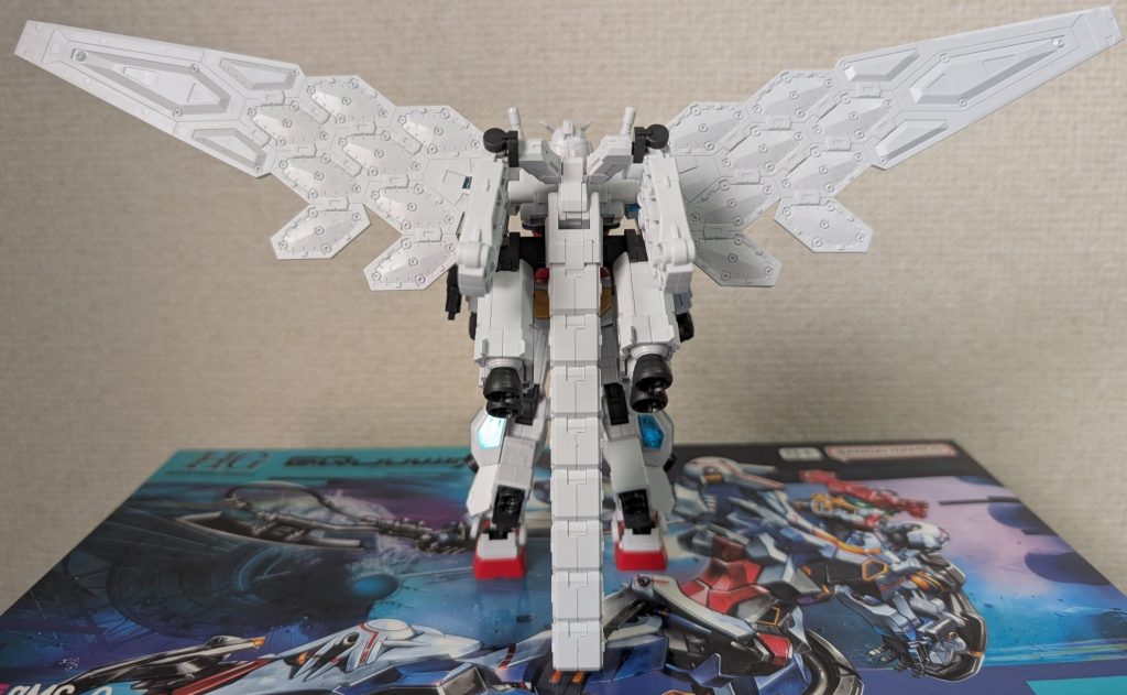 背面それはそうと、グラスフェザー迫力ありますね(シールもキレイだし)ww