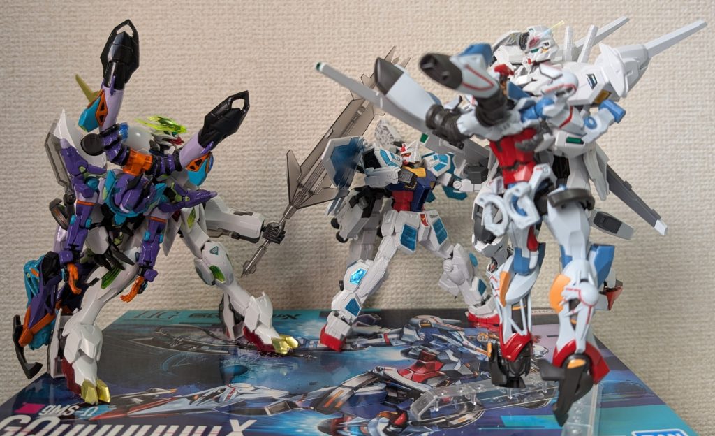 初代「なぜ邪魔をする?君達は僕が誰か分かっているのかっ!?」三日月「はぁ、ラスボスなんだろアンタ?だったら敵じゃん」スレッタ「それに誰だろうと、マチュさん達の世界を終わらせることは許しませんっ」マチュ「スレッタさん、三日月さん、ありがとう。コレならいけるかも・・・!!」