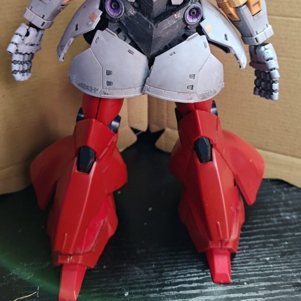 そのうちパーフェクトジオングを作ろうと思ってMGのサザビーの脚部を取っておいたので、以前組み立てたジオングに仮取り付けしてみましたジオングのキットはもう一つあるので、新しく組み立てサザビーの脚部を取り付け塗装しようと思っていますサザビーの脚部の股関節部分にはホビーベースのボールジョイントを取り付けましたジオングの方に開けた穴が少し大きかったので、新しく組み立てるほうはもう少し小さい穴にしようと思います（1枚目）