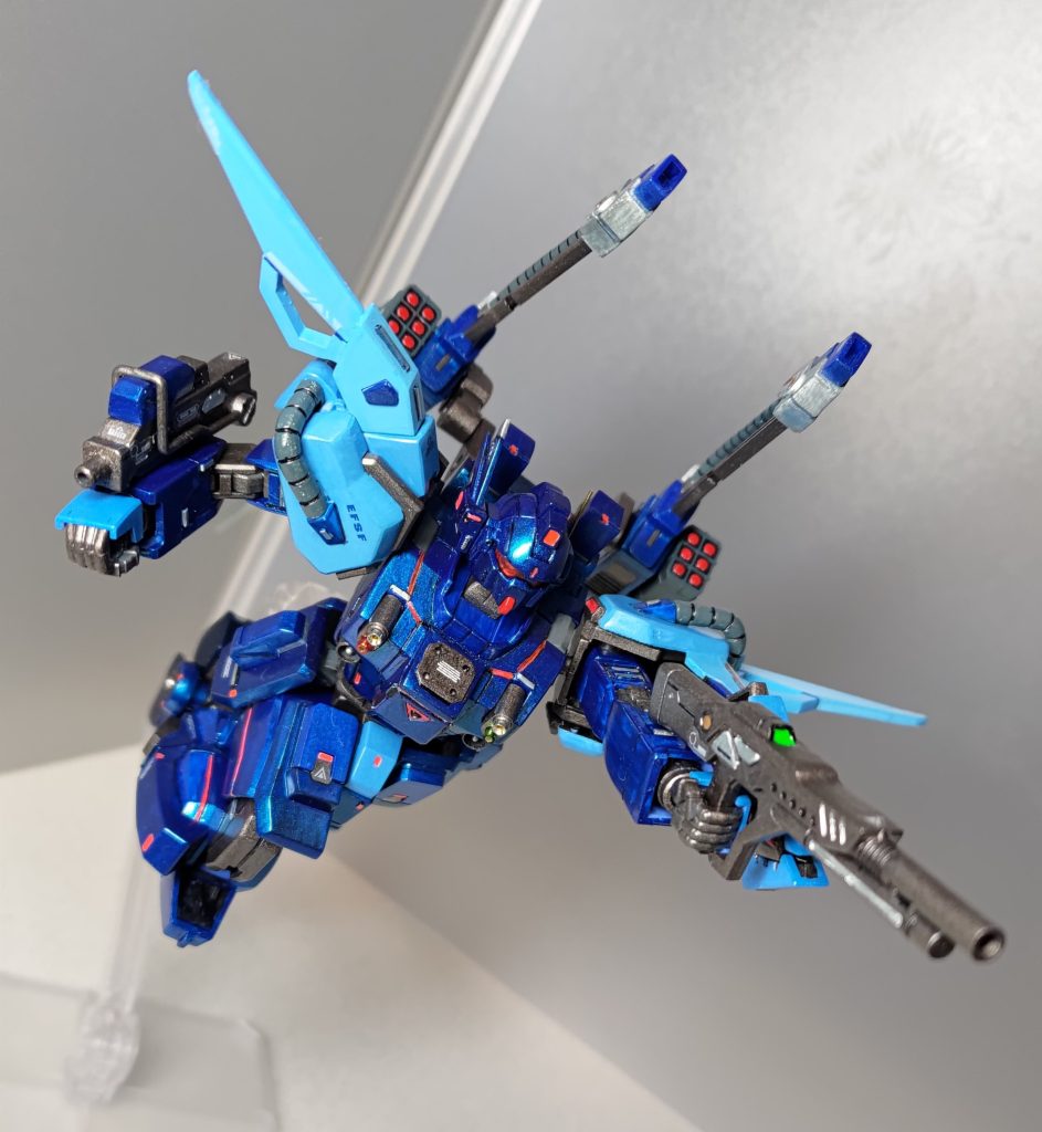 90㎜対空散弾銃はストライクでなくディンの装備ですね。高速移動する機体と散弾銃という組み合わせは、同時期にケンプファーという好例が居るため本機にも採用してみました。