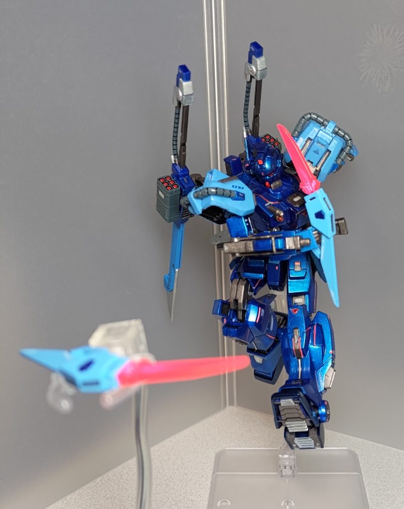 マイダスメッサー！　サイコミュ技術が未発達の時期に、敵の死角から攻撃できるビームブーメランがあるのは心強いです。