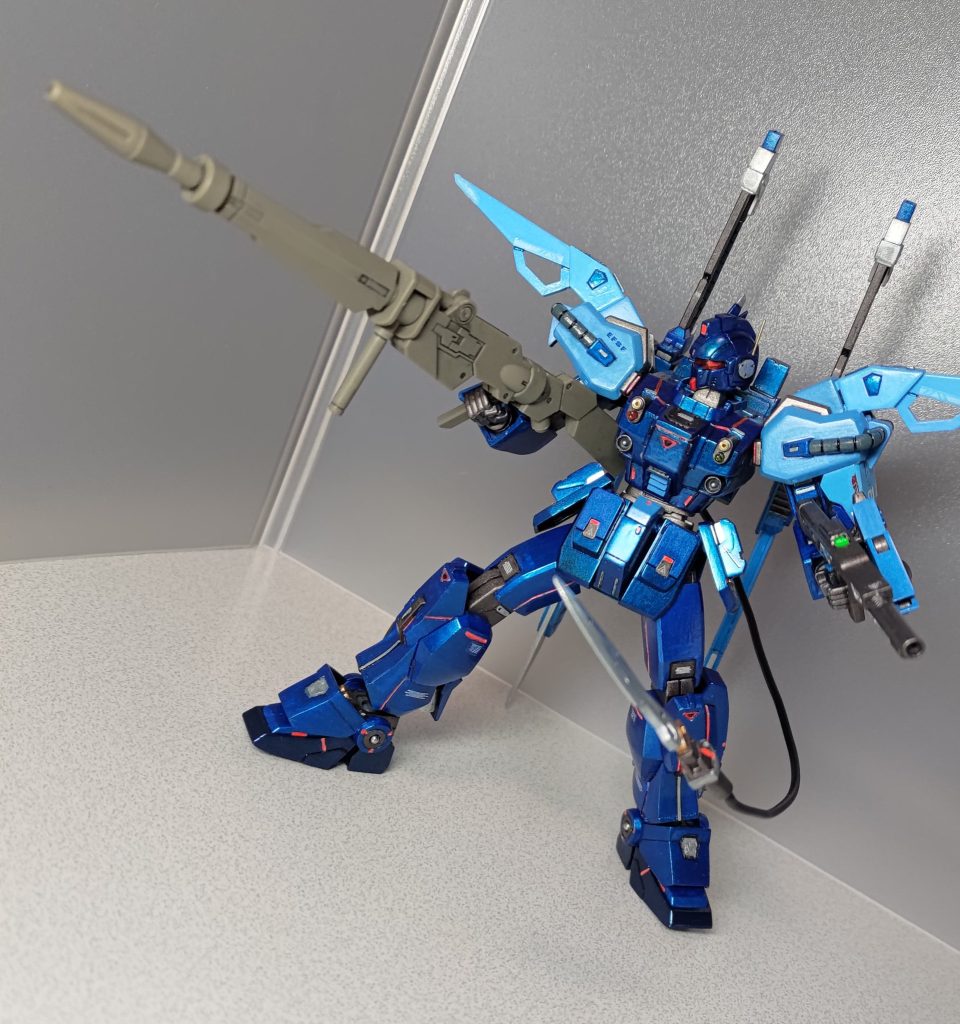 ストライク要素が加わったため、他の大型武器も似合います。かと言ってアグニを持たせたらほぼストライクになっちゃうため、デミトレーナーの大型ビームライフル(ジャンク品)！