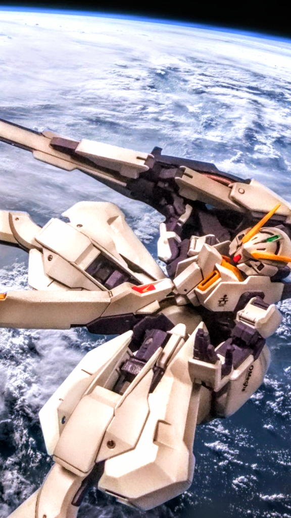 やんわりパチ組⇒　黒立ち上げでガンダムホワイト⑤をエアブラシで吹き重ねて　⇒RGのステッカーシールの余剰の物を貼り込んで仕上げマシタ💦