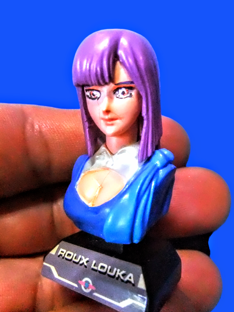 材質が樹脂系素材なので?ミッチャクロンを吹き付けてクレオスのラッカー塗料の筆塗りブレンディング仕上げで行なってイマス😁それでも? 頬の部分の塗装に剥離罅が出てしまってイマス💦