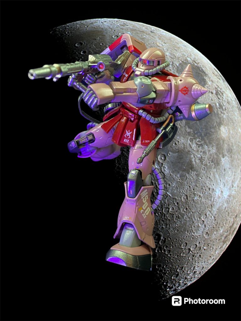 一週間戦争時をイメージしたデジラマ。実は、オリジンでこのポーズを取っているシャア専用ザクⅠが一番カッコイイなと思っていたりします笑(zaku-kao6)がシャア専用ザクⅠの再販とか全然無いし(gundam-kao9)イグルー第一話でも、カメオ出演的ながら、あの登場の仕方は胸熱でしたよね❗️