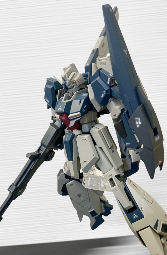 セリアのモデラーズシールが使いやすくてペタペタ貼りました。100円でコレは良いですよ。