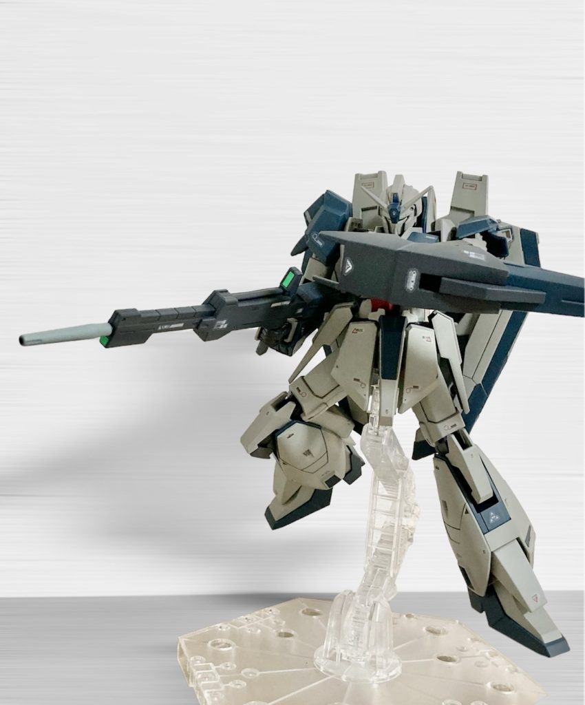 バックパックの塗り分けは、シールを塗装して貼り付けております。