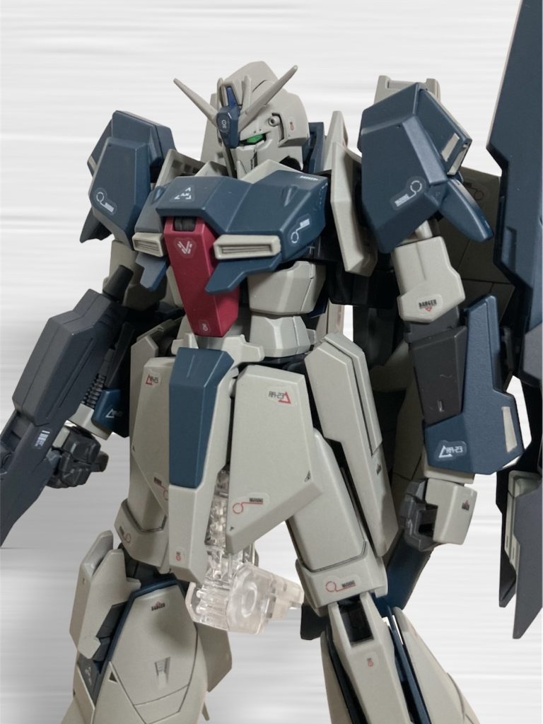 ゼータのデザインは秀逸過ぎませんか？ウェイブライダーにしたいんですが、塗装ハゲ、パーツの破損が怖すぎてやりません。実は左肩のジョイントが折れて、修復しています。