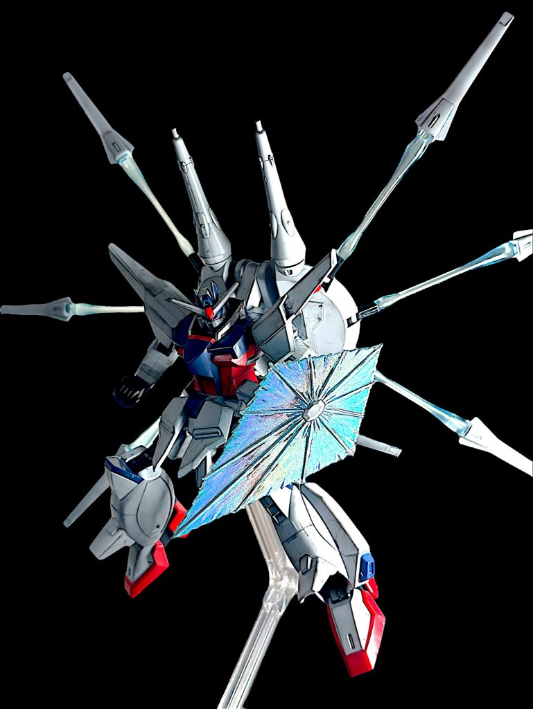 ドラグーン射出！ エフェクトが6つしかなく、大型ドラグーンには未対応ですが、エフェクトを全て付けると迫力ある感じに。 シールドの塗装がうまくいって気に入っているので、こちらの写真でも装着しています(^_^;)