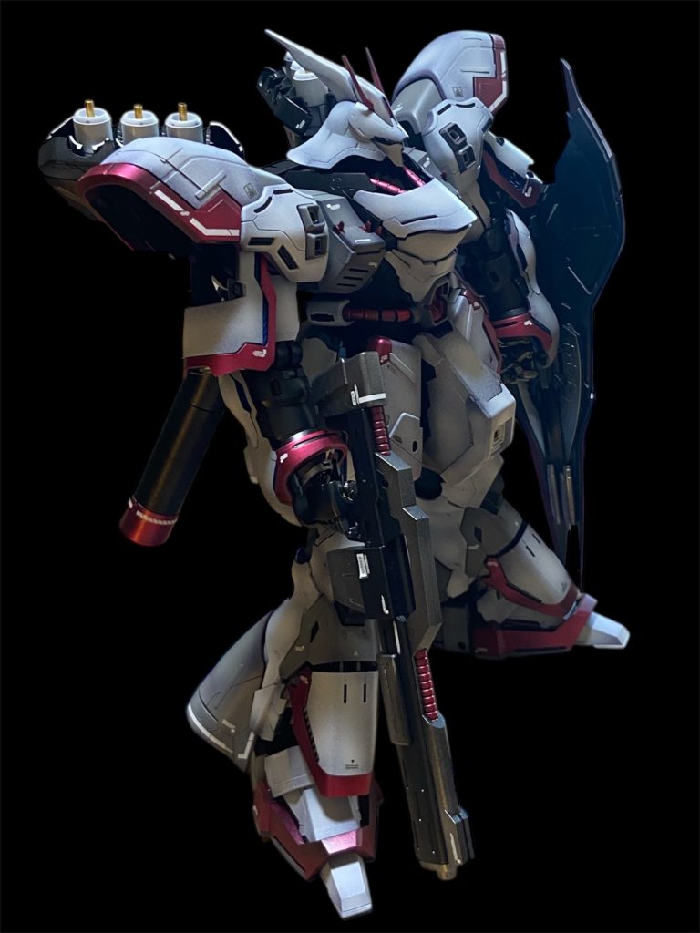 シールド内側のビームアクスとミサイルはあえてシルバーにし、汎用性をアピール🎤