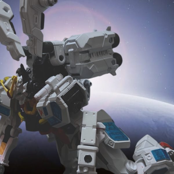 シャアのように人類に絶望もしちゃいない💢赤熱化するMk-2。だが周りには同じようにアクシズの落下を押し返そうとする敵味方のMS。それでも人は信じているんだ。大尉（ ;  ; ）大尉、無茶しすぎですよ！！クラップの甲板に擱座するMk-2。振り返ると地球から離れるアクシズ。ごめんよ、まだ僕には帰れる所があるんだ。生きて帰れる。こんな嬉しいことはない。（4枚目）