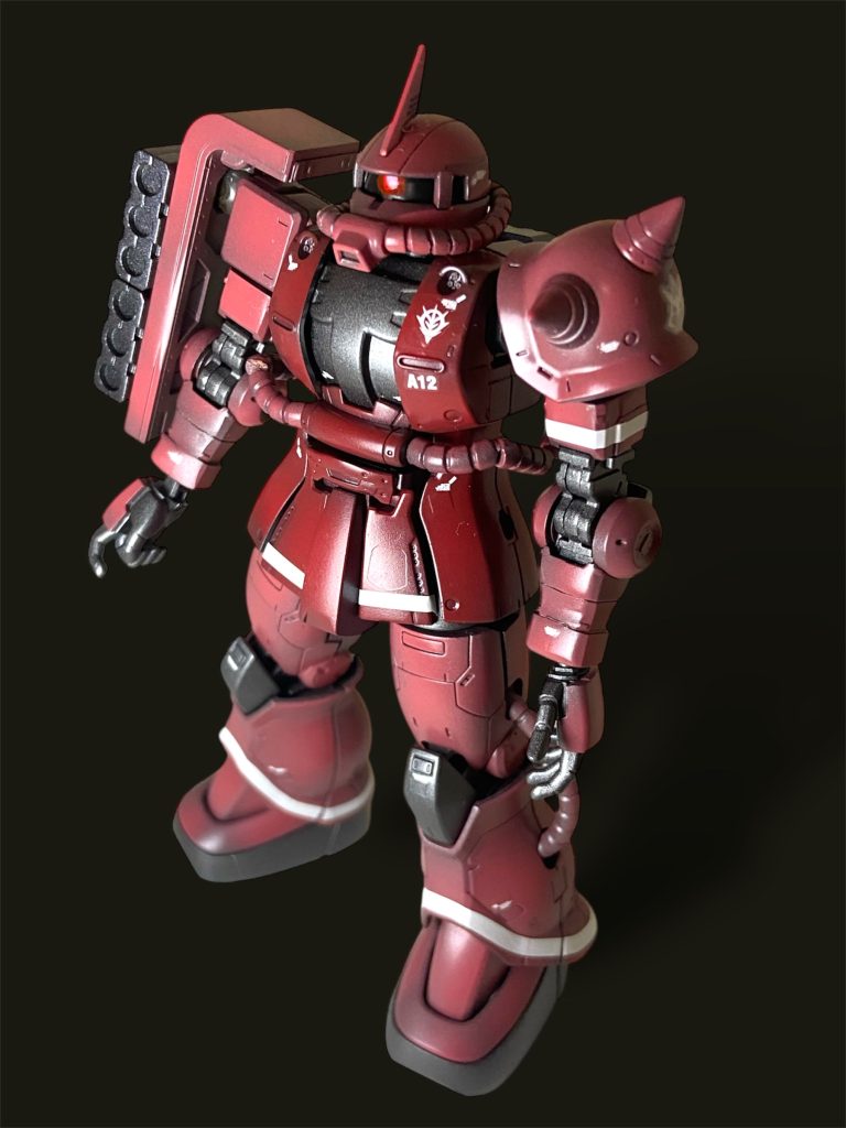 メインカラーは最後までシャアピンクと迷っていましたが、指定色のサーモンピンクがラッカーでは見当たらず、結局シャアピンクをベースに使いました😅半光沢トップコートにより、狙いどおりの「艶かしさ」も演出できました(^^)