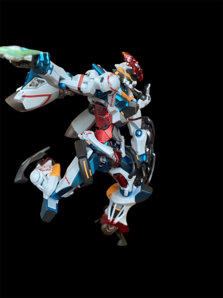 白い部分は成形色のまま墨入れで仕上げました。