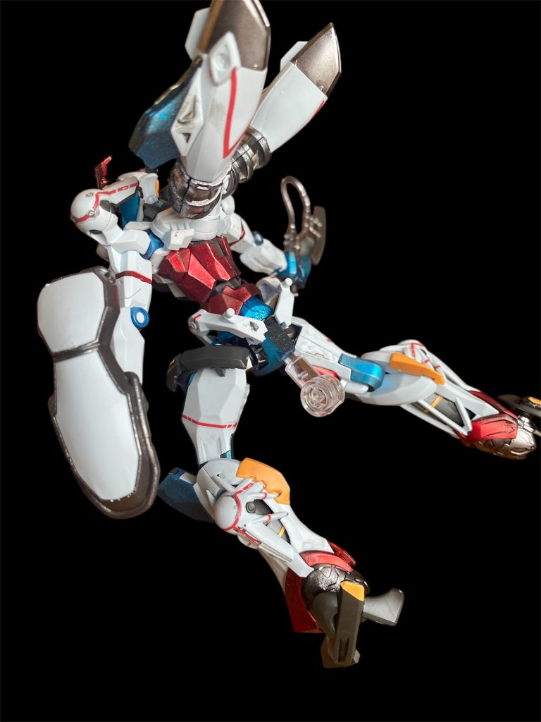 バックスタイル。どこかで見たスタイルと思ったらエヴァ量産型に似てます。