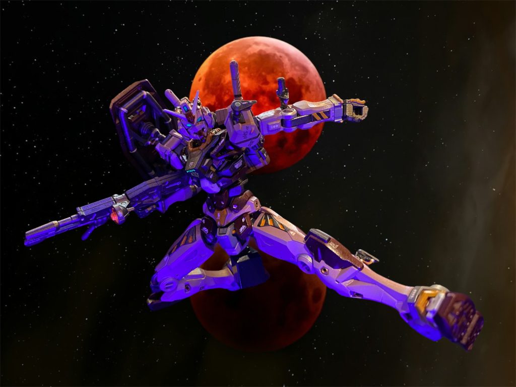 途中、連邦の部隊の追撃に遭いながらも、少佐は奪取したガンダムでこれらを撃破。同時に鹵獲したペガサス級強襲揚陸艦と共に脱出することに成功する。この功績によりシャア・アズナブルは二階級特進を果たした。