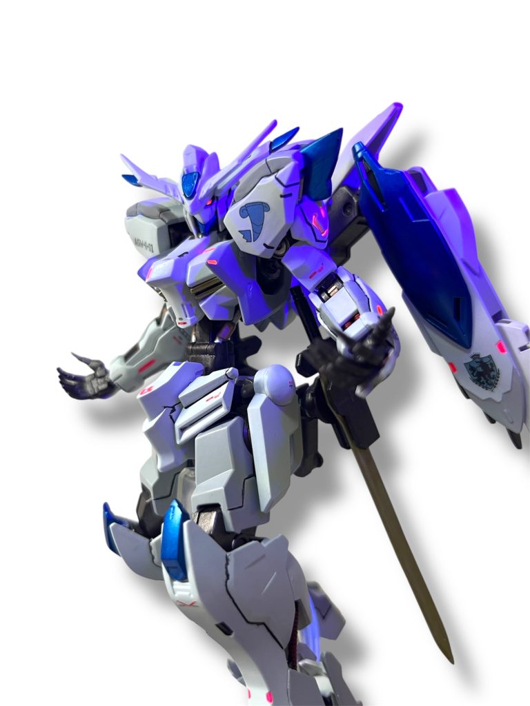 ブラックライトで光らせると