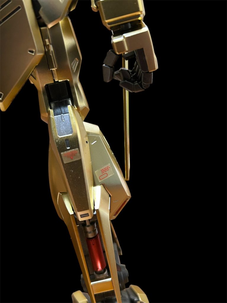 付属のシールは目立ちますねー！貼らないと、それはそれで締まりにくくなるしなぁ‥意外と悩み多いキットでした