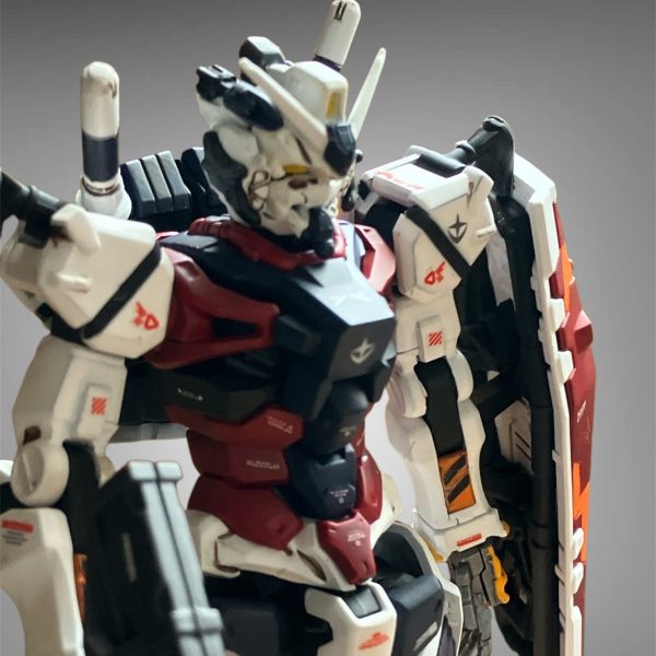 赤いガンダム　サンダーボルトカラー