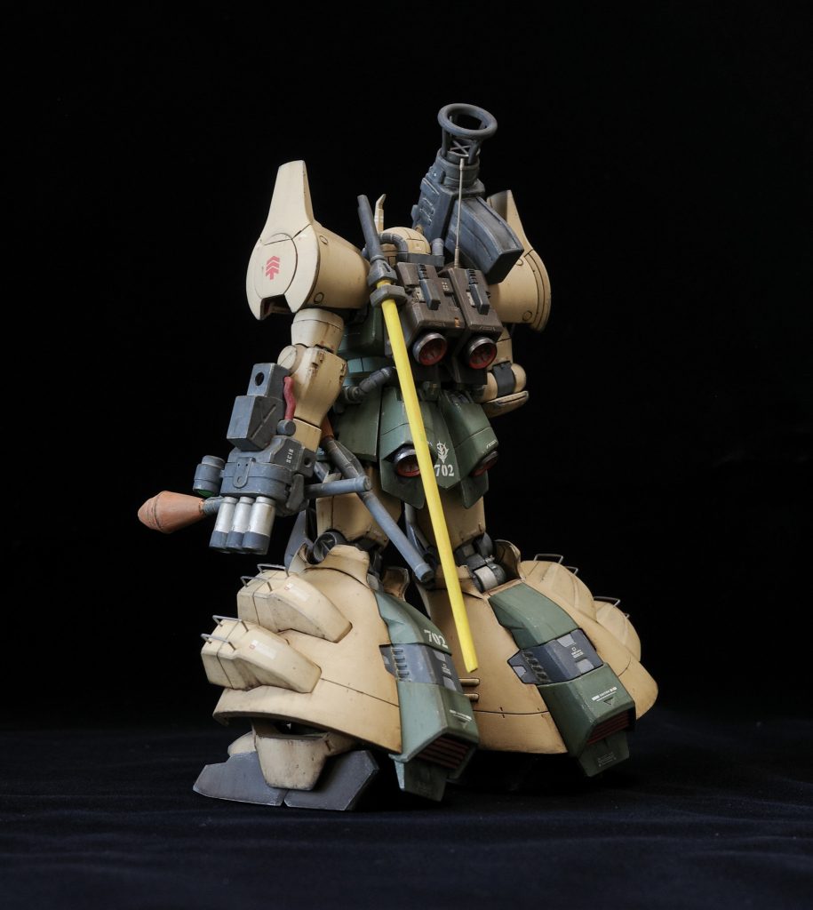 必要排熱量の増加に伴い、ラジエーターがバックパックに2台増設されている。