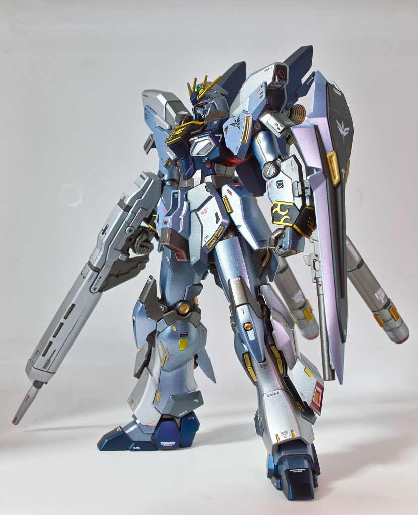 定番らしいνガンダム顔Hi-ν(HG)から持ってきました。