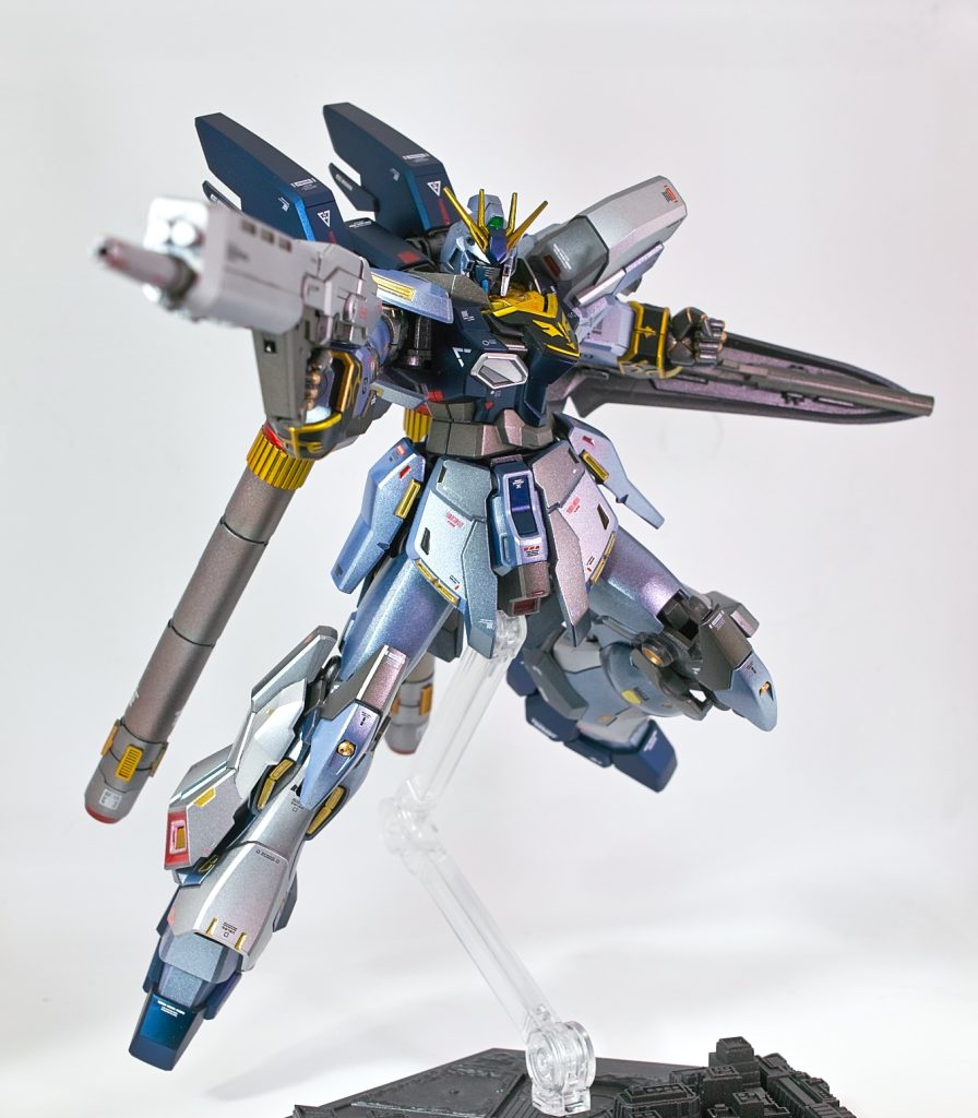 ブルーの部分はプリズムブルーブラックフラットな銀はガンクロームにパール有り