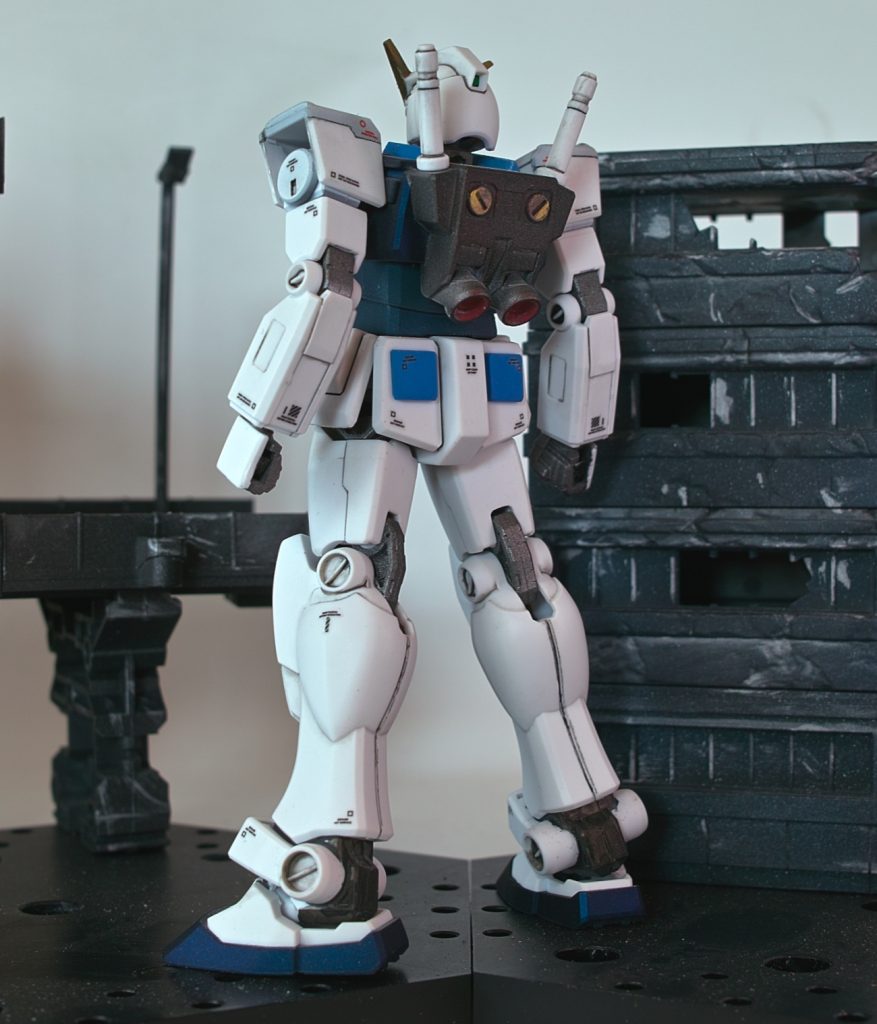 武器も盾も付属していないので装着したいならGフレームとかから流用かな?そこまで頑張らなくていいかw となり武器無しです。平和の象徴です(偽