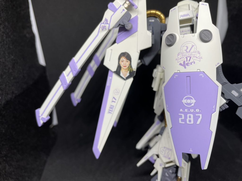 【妄想設定】反地球連符政府組織エゥーゴ所属 アイリッシュ級強襲用宇宙巡洋艦「サンタモニカ」所属モビルスーツ隊 「Redvelvet隊」 5番機 プロトタイプデルタガンダムVer.9　パイロットはRedvelvet隊「キム・イェリム准尉」 通称イェリ彼女のパーソナルカラーは「パープル」でパーソナルナンバーは「17」と言う推しのK-POPグループの乗機という設定。　　　  