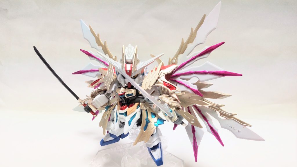 フツノミタマはSDEXアストレイのガーベラ・ストレートの鍔を削って、それっぽく見えるようにしました。