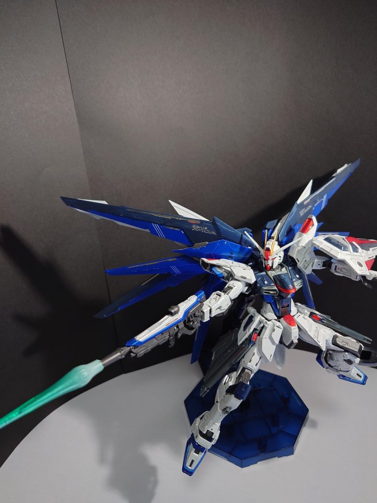 Ver2.0のバラエーナ展開ギミックだけはあまり好きにはなれないので、フルバーストする時もなるべく展開させないでいましたただビームエフェクトを差し込む時は先端を引き出さないと付けにくいです