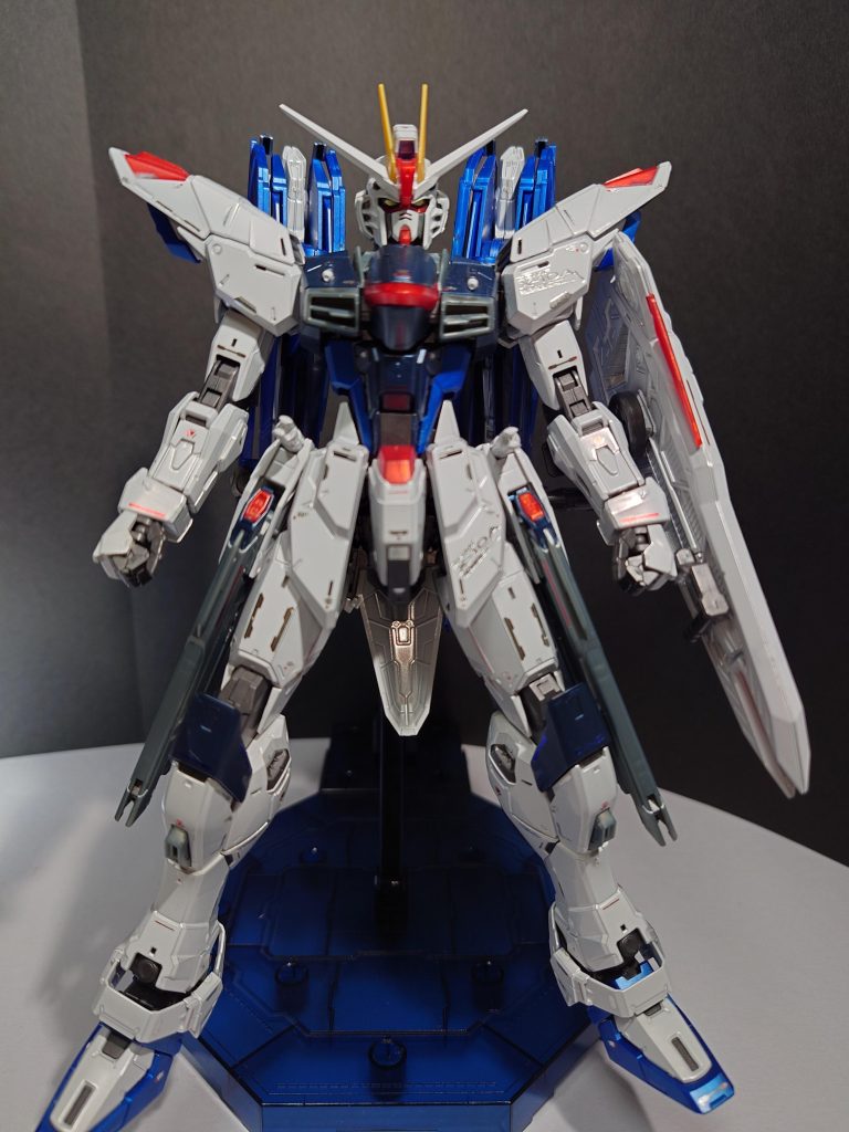 さすがスペシャルコーティング、素組みにメタリックなデカールだけで充分かっこいいです賛否わかれるアレンジがされたVer2.0ですが、個人的には好きですね