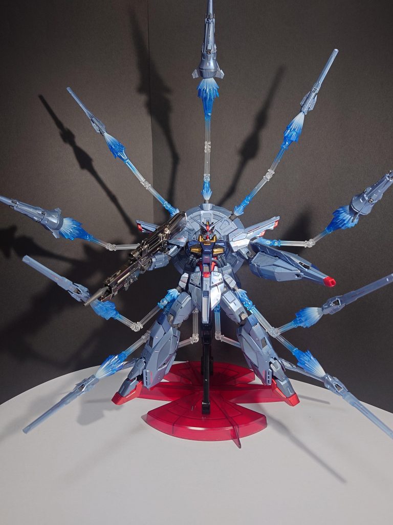 ドラグーン射出エフェクトも根元を白、周りをメタリックブルーで塗装一本の射出エフェクトに軸が3つあるので、様々なアクションが可能です