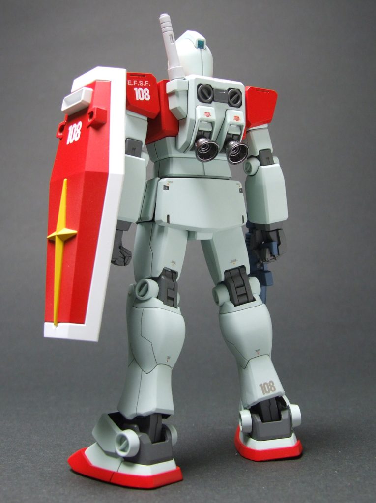 ランドセルはFGガンダムから移植しています。ヒザには二重関節っぽいディテールを彫刻。