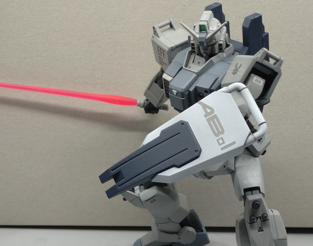 よく見ると襟のパーツ欠けてますね。墨入れ塗料のせいなのかパーツの劣化のせいなのか、本作は結構ヒビができてしまっています。ﾄﾎﾎ