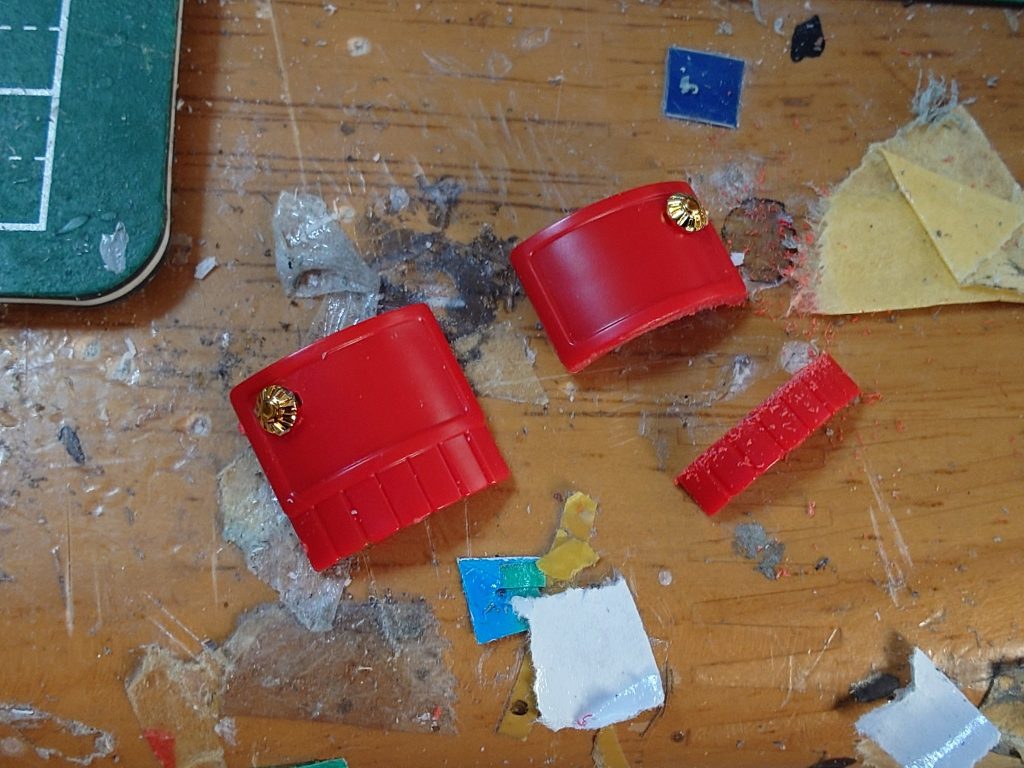 兜の吹き返しをカットしてます