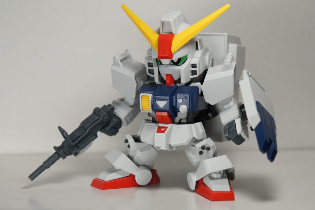 シリーズでもトップレベルの色分けがされている良キット(gundam-kao3)武器はHGの陸ガンから拝借して、30MMのハンドパーツで握らせています。