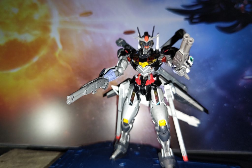 マントを外して2丁の銃で