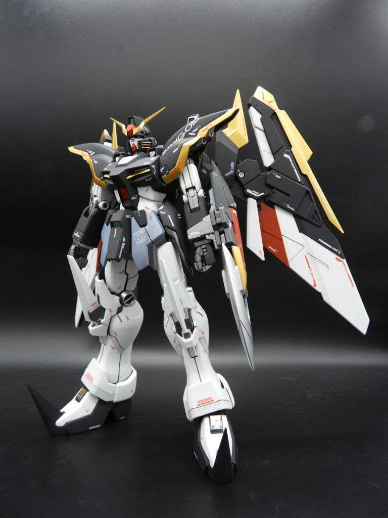 以前に作ったルーセット装備がこちら。こちらはブラック主体でしたが、今回はネイビーの成型色に近いパールカラーにしました。