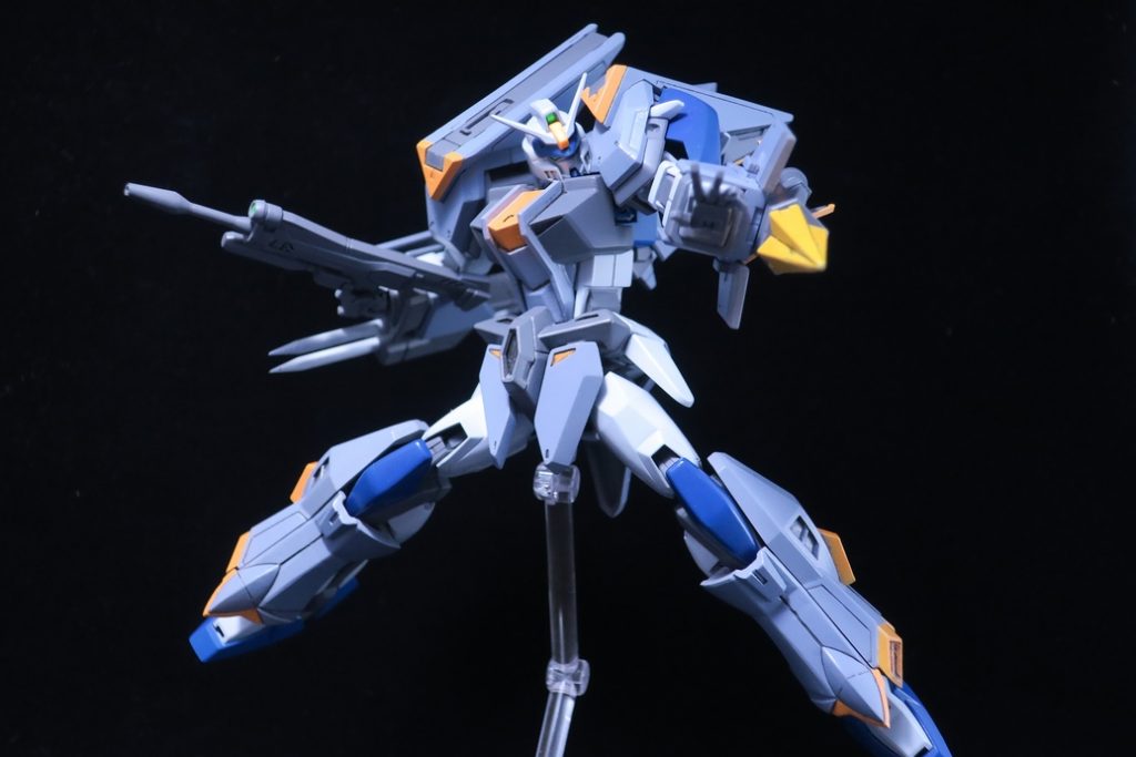 差し替えで腕装甲が展開します。