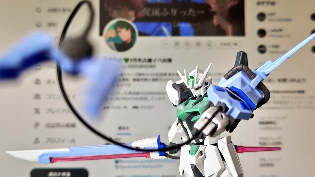 ストライカーパック無しの設定ですが、せっかくのストライク素体なのでストライカーパック換装。ホワイトとフレームは成型色なので塗装ハゲを気にしなくていいのは気が楽です。