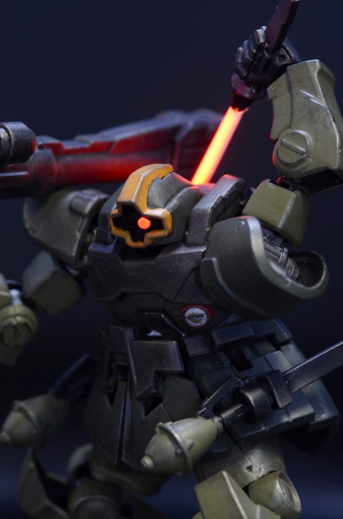 サーベル抜刀ポーズやはり、gフレームの良い点はこの可動域ですね。様々なポーズがとれます。モノアイもよく動きます。