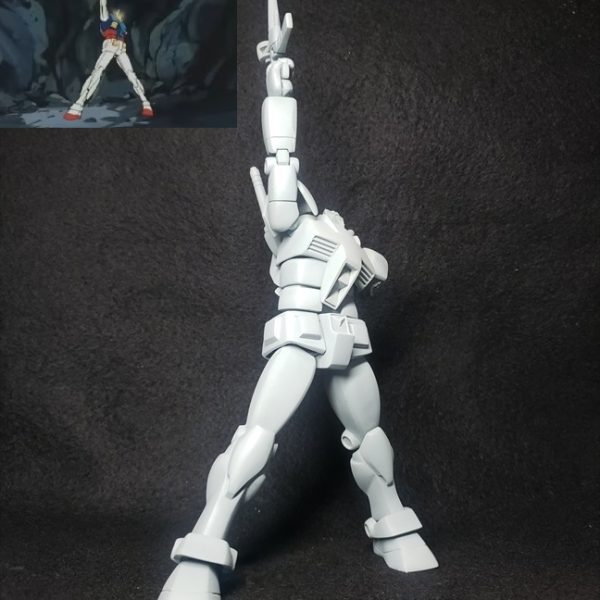 旧キット1/100ガンダムです。フル可動です。実際のアニメ劇中のカットと照らし合わせて、そのシンクロ率を確認してみます。頭部、胴体、腕部、腰部、脚部の全てが、立たせてもポーズをとらせても、安彦氏の描いた原画の初代ガンダムを立体にトレースしたかの様に見える様にと・・・各部の形状と、関節の仕組みそのものを造り込んできました。 詳細は載せきれませんので、ご興味持たれた方は是非ブログをご覧ください。↓↓↓↓↓↓↓↓↓↓↓↓↓↓↓↓↓↓↓↓↓↓↓↓ （6枚目）